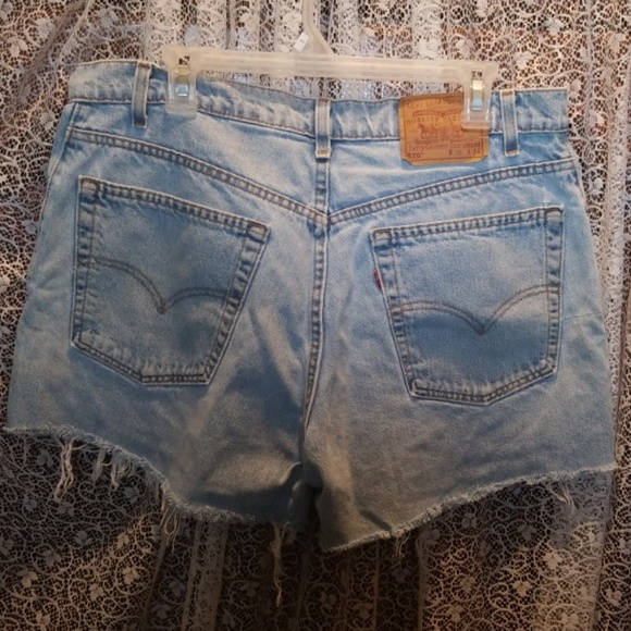 Excellent pair of vintage Levi's cutoffs - Picture 2 of 4